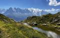 在高山湖衬托下的阿尔卑斯山最高峰——勃朗峰（摄影：李牧/看中国）