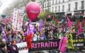 2023年3月23日，马克龙电视采访的第二天，巴黎民众再次举行大规模游行反对法国政府强推的退休改革。（Emmanuel DUNAND/AFP via Getty Images）