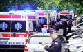 2023年5月3日，塞尔维亚首都贝尔格莱德的一所学校发生枪击事件后，救护车和警察抵达现场，当局封控了该学校周围的街道。（Oliver BUNIC/AFP via Getty Images）