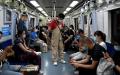 北京地铁里的人们。（图片来源：Getty Images）