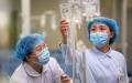 2021年5月12日江苏扬州一家医院的护士在检查药品。（图片来源：Getty Images）