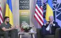 7月12日，北约峰会期间美国总统拜登与乌克兰总统泽连斯基会谈。（CABALLERO-REYNOLDS/AFP/Getty Images）