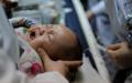 安徽合肥一家医院一个婴儿就医时哭泣。（图片来源：Getty Images）