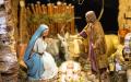 圣诞节期间，法国很多市镇都有重现耶稣诞生场景的装饰。（123FR）