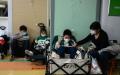 2023年11月23日，北京一家儿童医院的孩子们正在接受输液。(图片来源：JADE GAOAFP via Getty Images)