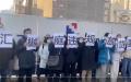 上海徐汇区大批业主手举A4纸维权抗议遭警镇压。​​​​​（图片来源：视频截图）