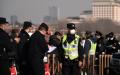 2023年中共“两会”前夕大批警察在天安门广场附近守卫。（图片来源：Getty Images）