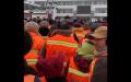 大年即临，河南夏邑大批环卫工人​​​​​在政府门前讨要工资。（图片来源：视频截图）
