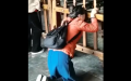 河南省开封府景区的包公祠因一名女子跪地痛哭而掀起巨大回响。（图片来源：视频截图）