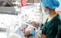 浙江连云港市一家医院护士照顾新生儿。（图片来源：Getty Images）