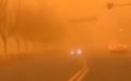 内蒙古遭遇强沙尘暴天气，公路行车困难。（图片来源：视频截图）