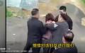 河南郏县7名执法人员群殴一名女子。（图片来源：视频截图）