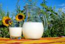 每天最好能喝一杯牛奶，补充钙含量，从而避免骨质疏松。（图片来源：Pixabay）