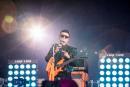 2019年9月10日，在阿里巴巴成立20周年年会上，马云以一身摇滚造型亮相，献唱《怒放的生命》。（STR/AFP via Getty Images）