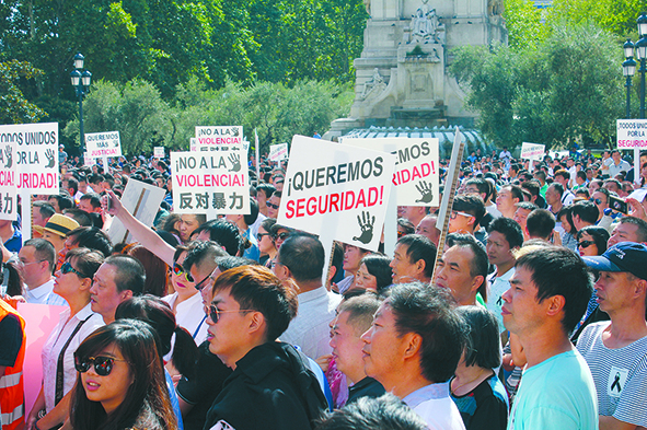 西班牙华人反暴力大集会 ——3岁小生命引发的“集体维权” 西班牙华人反暴力大集会