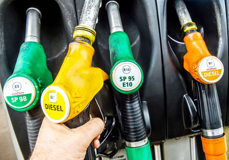 一年以来，法国的柴油价格攀升了23%，汽油的涨幅为14%。（AFP/Getty Images）