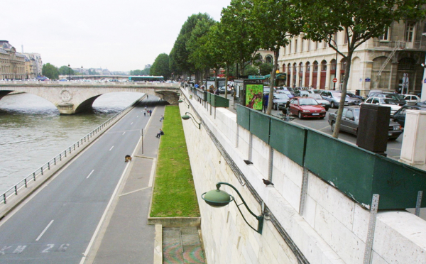 在巴黎塞纳河边的机动车道将被改建为人行道。（AFP/Getty Images）