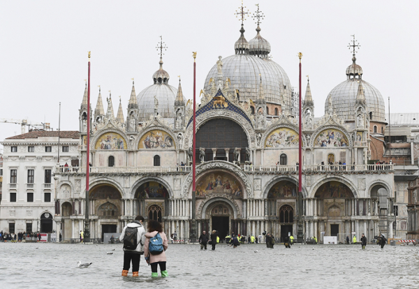 暴风雨肆虐意大利，威尼斯老城70%遭到洪水淹没。（AFP/Getty Images）