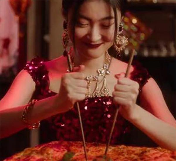 D&G“起筷吃饭”的视频广告截图