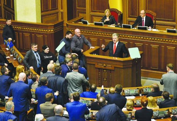 乌克兰总统波罗申科提议宣布全国戒严，11月27日获国会通过，乌克兰将实施为期30天的戒严令。（Getty Images）