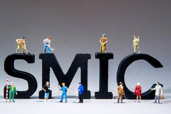 明年1月1日起，社会最低时薪SMIC将从现在的9.88欧元涨到10欧元多一点。（AFP/Getty Images）