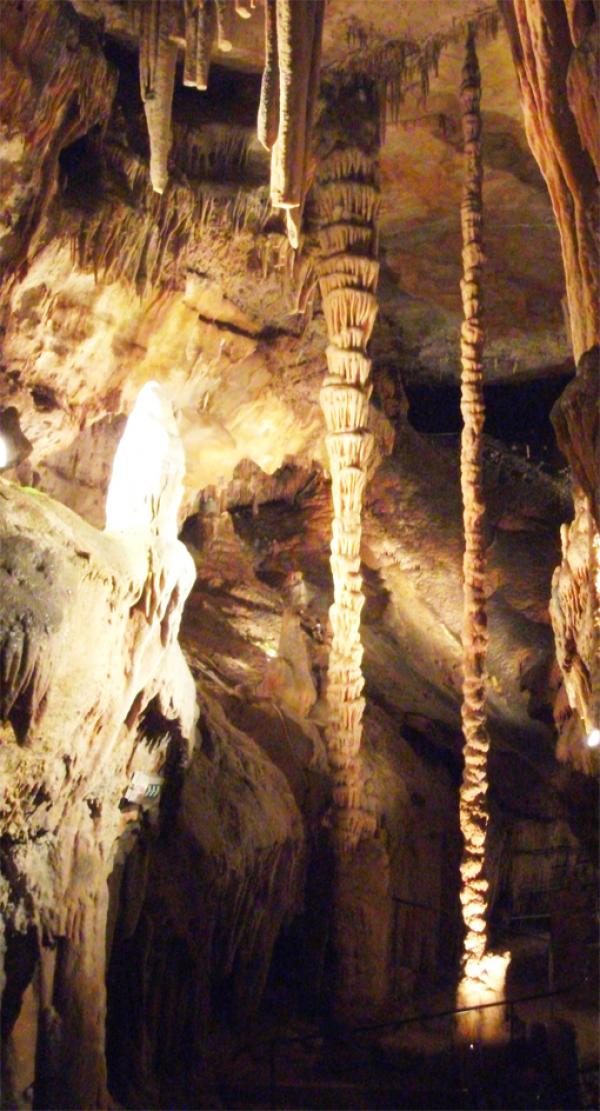 普莱斯克石笋洞穴（维基百科）