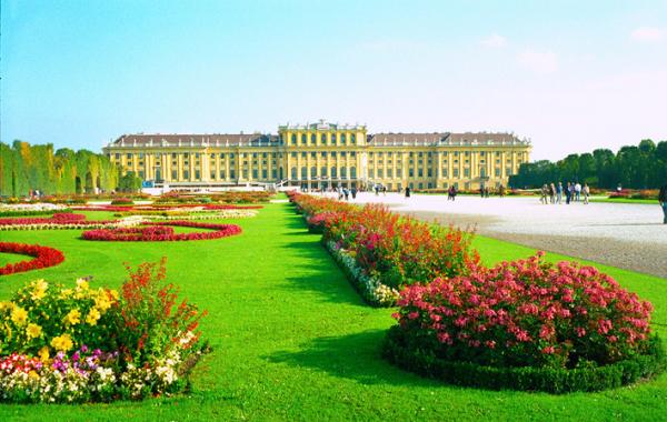 维也纳美泉宫和花园（维基百科）