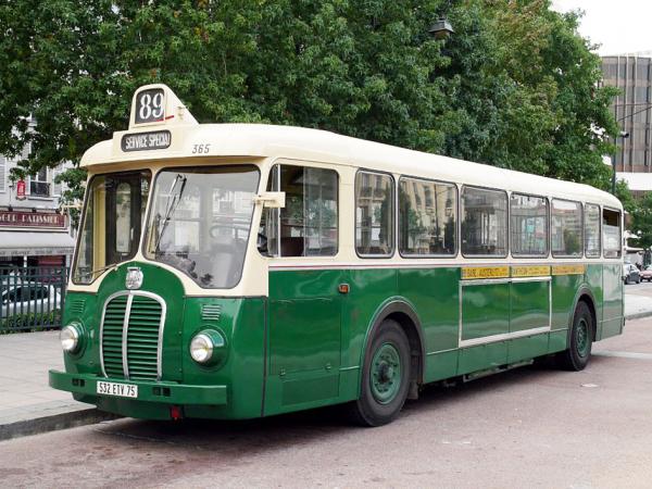 二战后的巴黎公交车（维基百科）