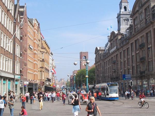 阿姆斯特丹市达姆拉克大街（维基百科）
