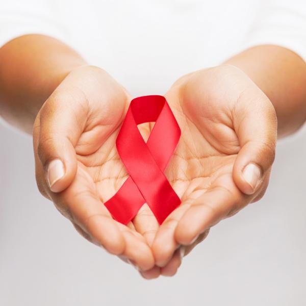 红丝带是关注艾滋病防治问题的国际性标志。（123RF）