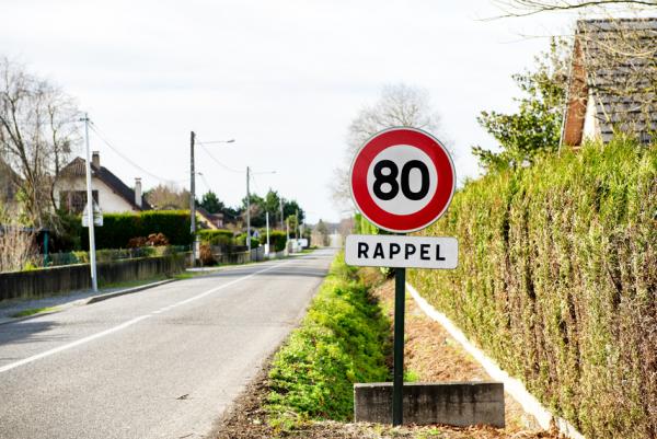 法国的公路限速标志(123RF)