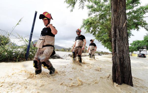 西班牙西南部暴雨后，政府调动三军部队展开紧急救援。（AFP/Getty Images）