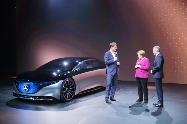 德国总理默克尔在IAA 2019正式开幕后，参观车展。（AFP/Getty Images）