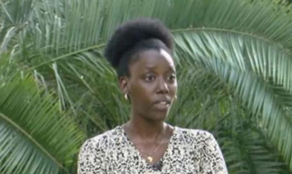 非洲女子Jenny Mutale在接受电视采访时讲述自己在婚礼上被甩的经历，庆幸再次寻到真爱。（视频截图）