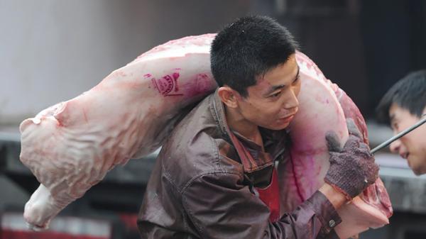 “十一”前夕官方陆续向市场投放3万吨冷冻猪肉。（Getty Images）