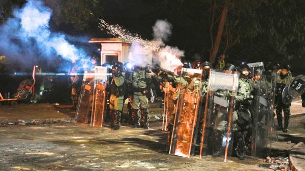 11月12日晚，港警强攻香港中文大学。（Getty Images）