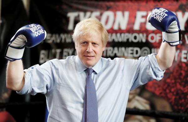 英国首相约翰逊11月19日在英格兰曼彻斯特的吉米•伊根（Jimmy Egan）拳击学院举行大选竞选活动。（Getty Images）