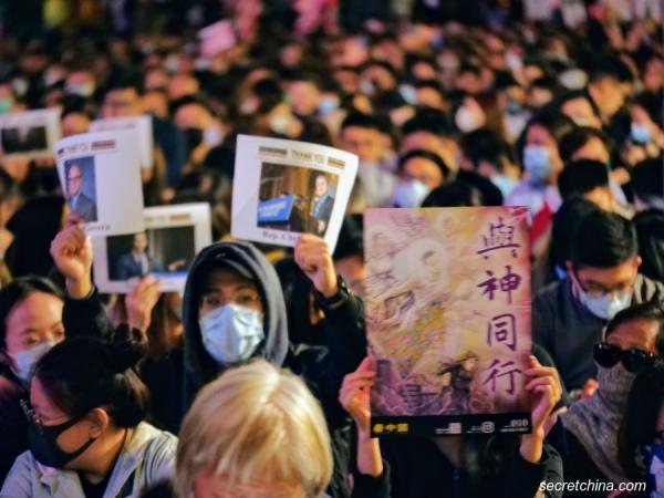 11月28日晚，香港人举办《香港人权与民主法案》感恩节集会。（图片来源：庞大伟/看中国）