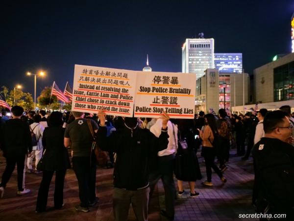 11月28日晚，香港人举办《香港人权与民主法案》感恩节集会。（图片来源：庞大伟/看中国）