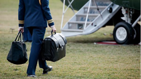 核武手提箱（Nuclear briefcase）示意图（Drew Angerer/Getty Images）
