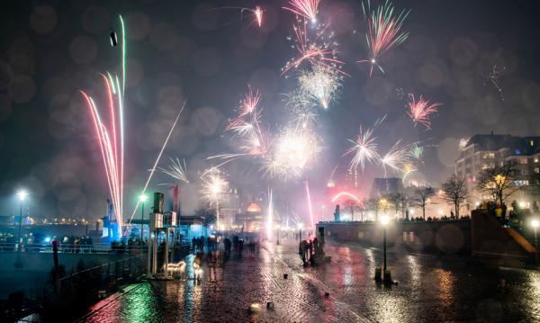 德国汉堡2019年新年燃放的烟花（AFP／Getty Images）