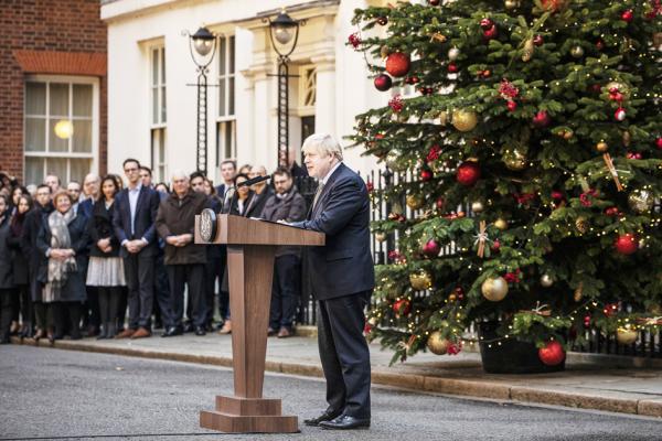 2019年12月13日，英相约翰逊被授权重新组阁后在唐宁街发表演说。（Getty Images）