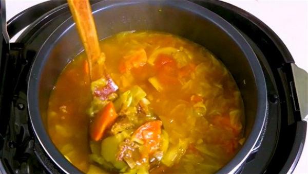 西红柿牛肉汤，牛肉很软熟、很嫩，汤也很浓郁。（以上图片来源皆为：Winnie Wang／看中国）