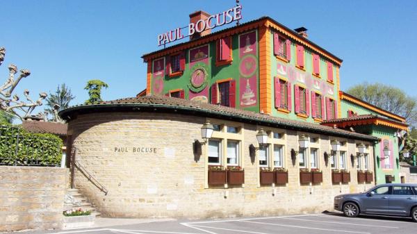里昂近郊Collonges-au-Mont-d'Or的L'Auberge du Pont de Collonges餐厅（维基百科）