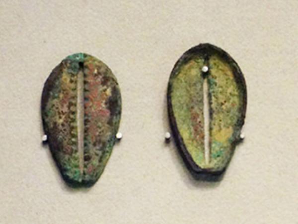 贝币，商代林遮峪遗址出土的铜贝（公有领域）