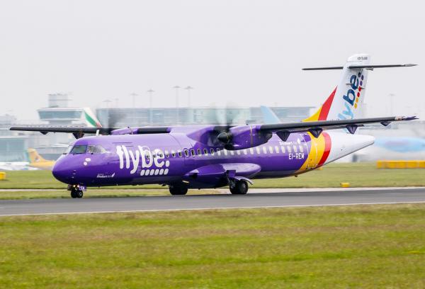 英国地区航空公司弗莱比（Flybe）已于3月5日停止运营，图为Flybe ATR 72-500型客机。（维基百科）