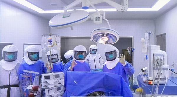 陈静瑜团队3月1日在无锡完成全球首例武汉肺炎患者的双肺移植手术。