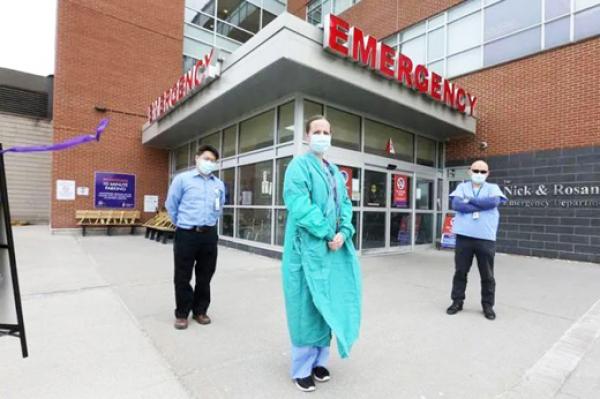 加拿大Mackenzie医院医护们紧张等待随时会出现的重症患者。