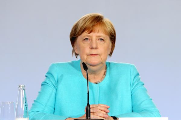 6月3日德国总理默克尔在讨论经济刺激计划时发言。（Getty Images）