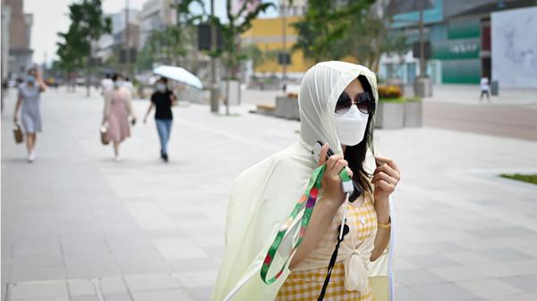 6月23日北京的一条商业街（AFP via Getty Images）